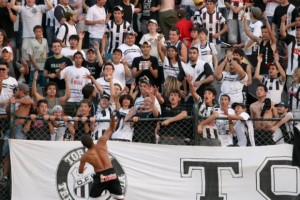 Uma torcida para o time ter muito orgulho (Foto: Operário.com)