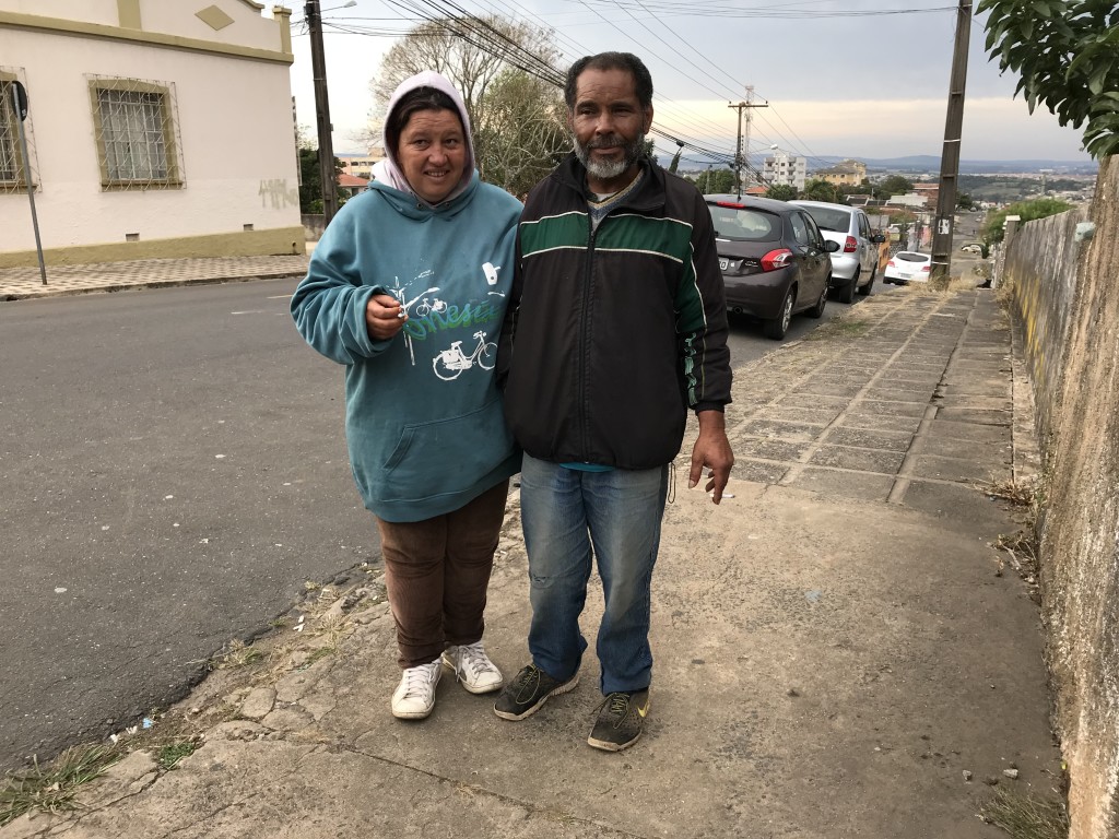 Com o inverno chegando os moradores de rua são os mais prejudicados, nessa época eles recebem ajuda da Prefeitura e entidades da cidade 