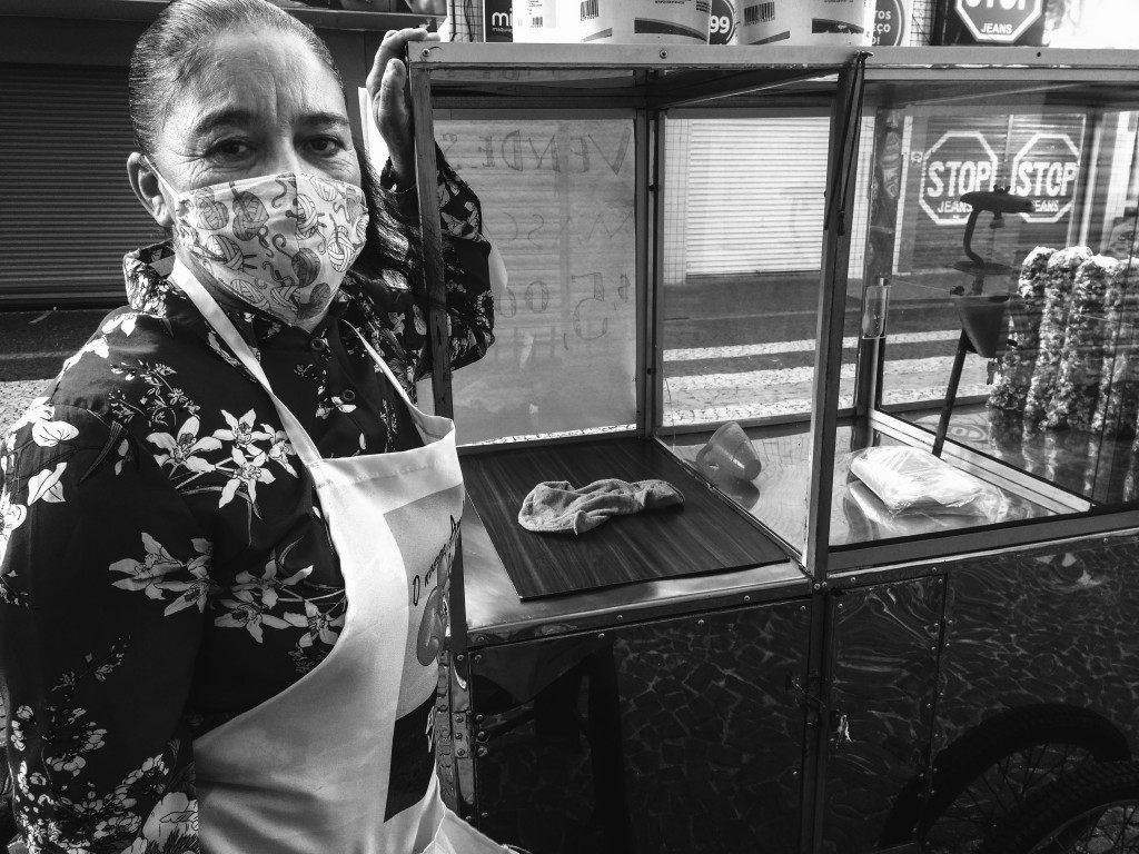 Foto 1 - A vendedora de pipoca teve suas vendas reduzidas em mais de 80�