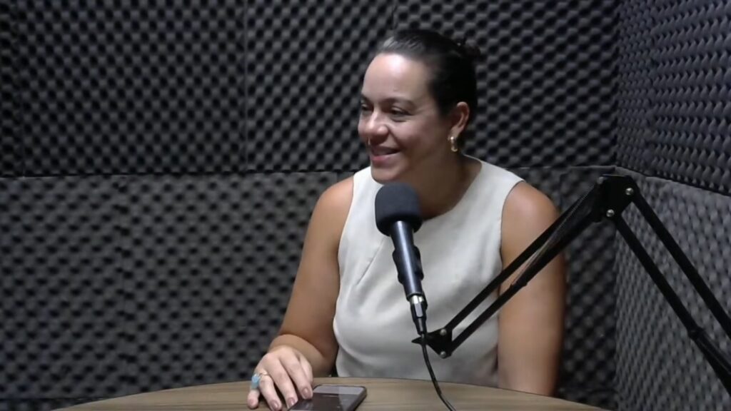 A reitora participou do podcast de jornalismo na noite de quarta-feira (26)